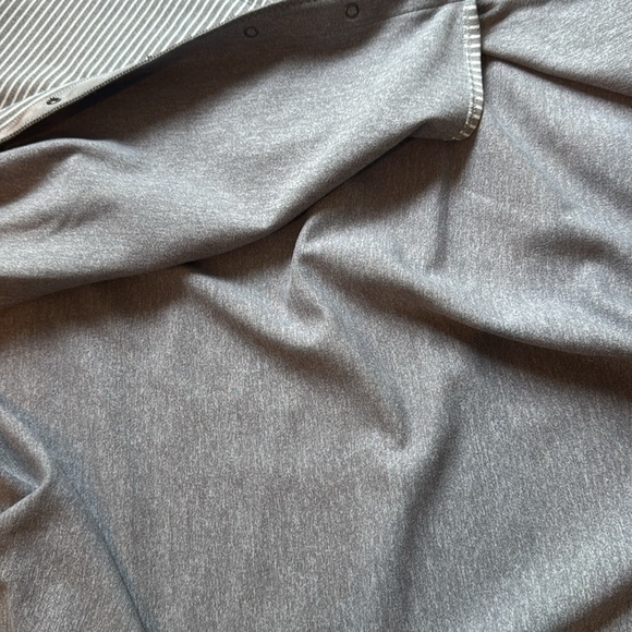 Lululemon Vinyasa Snap Scarf/Wrap/Cover Up Heathered Gray/White Stripe. - Picture 4 of 11
